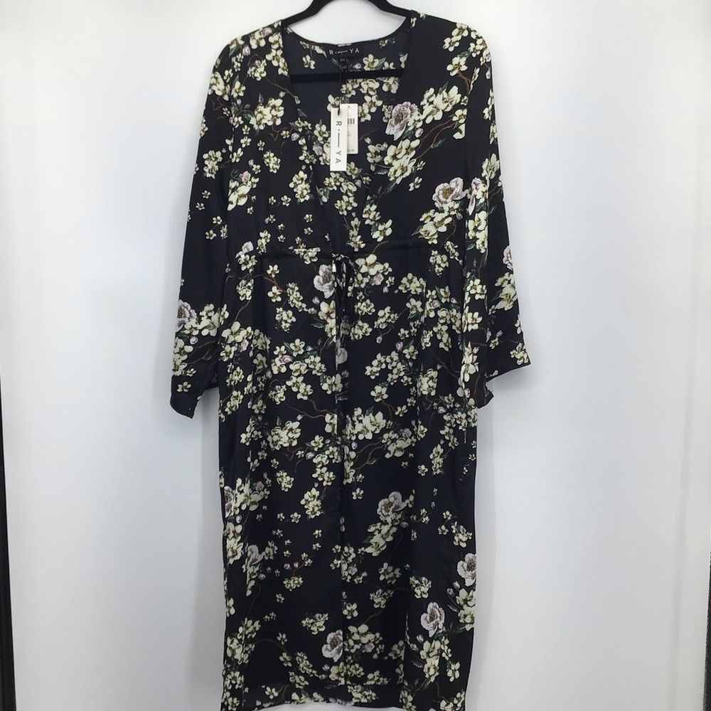 R.-YA Floral Kimono Smooth Satin Like, tie front New With Tag One Size Fits M